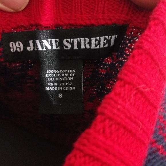 🦈 'Great White Christmas' premium sweater🎅 - Picture 3 of 4